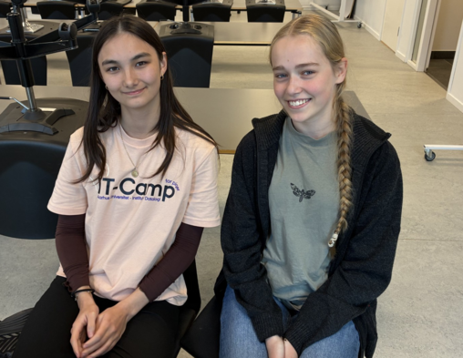Lærke og Miranda fra Randers statskole deltog i årets IT-Camp for piger